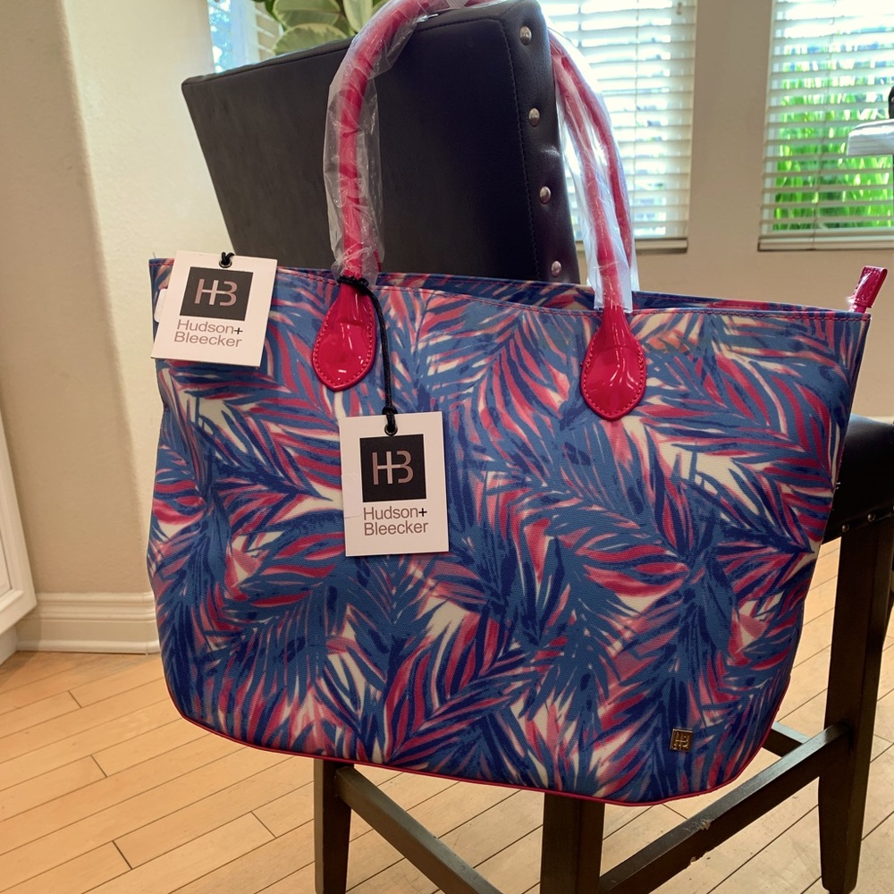 Woman’s tote, shoulder bag with bonus bag 🌿